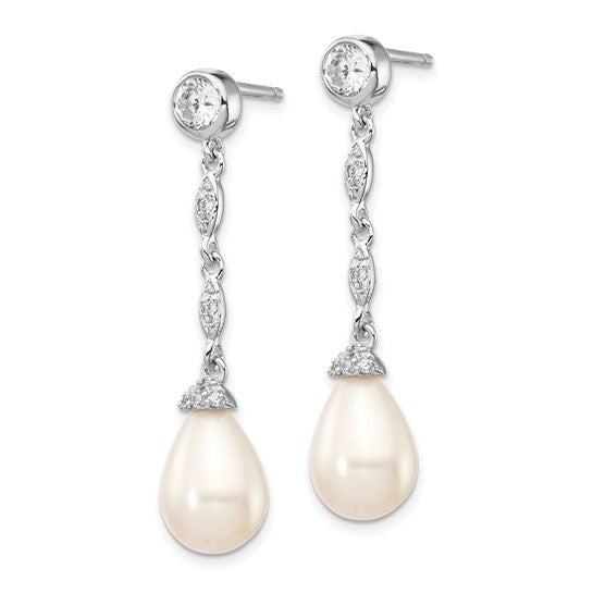 Diamond Essence Designer Earring with round brilliant melee and 8mm Pearl. Perfect for all occasions, 1.40 cts. t.w. in Platinum Plated Sterling Silver.