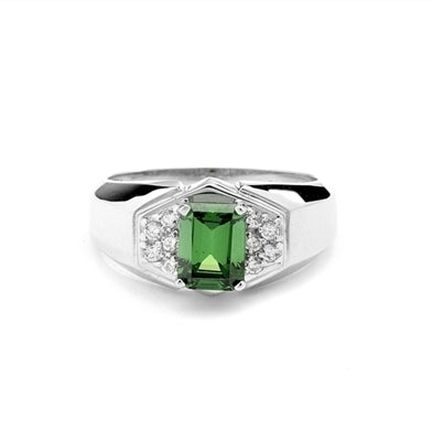 Man's ring with a 1.5 cts. Emerald Essence Stone center and Brilliant Melee