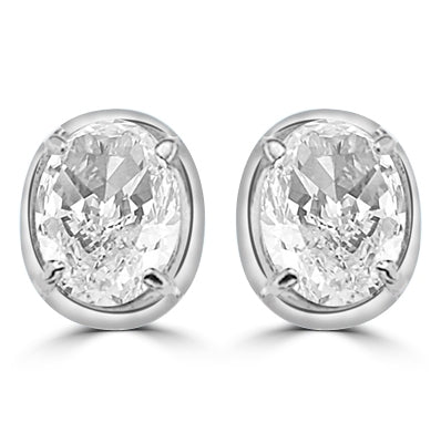 Oval studs diamond earring in white gold