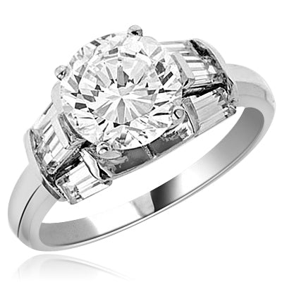 Artistic ring with raised prongs in silver