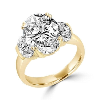 Ring  oval cut stone in center and sides